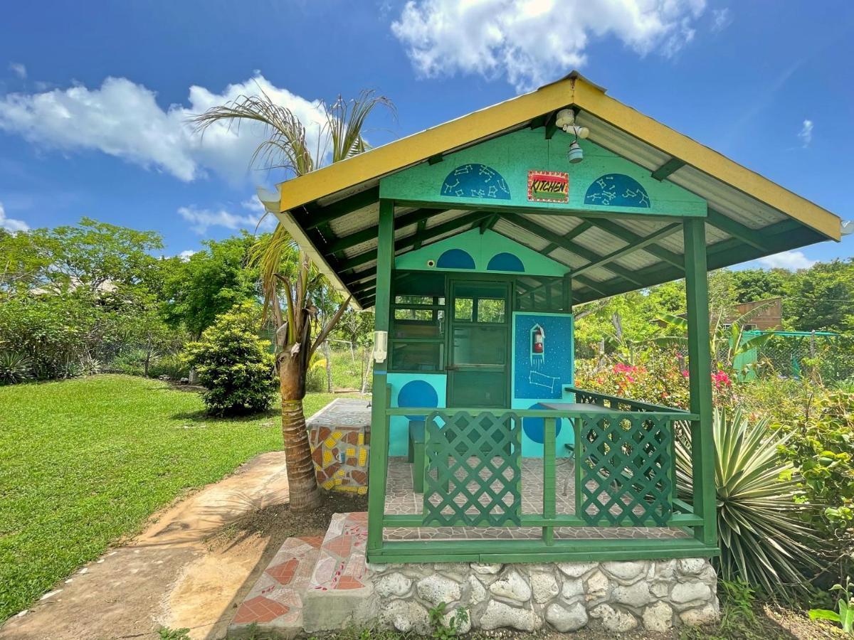 Judy House 2 - Lewis Backpacker Hostel Little Bay ภายนอก รูปภาพ