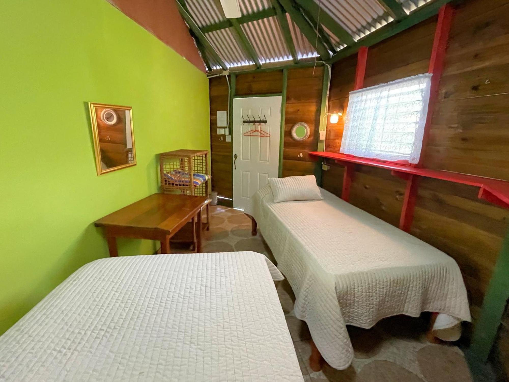 Judy House 2 - Lewis Backpacker Hostel Little Bay ห้อง รูปภาพ